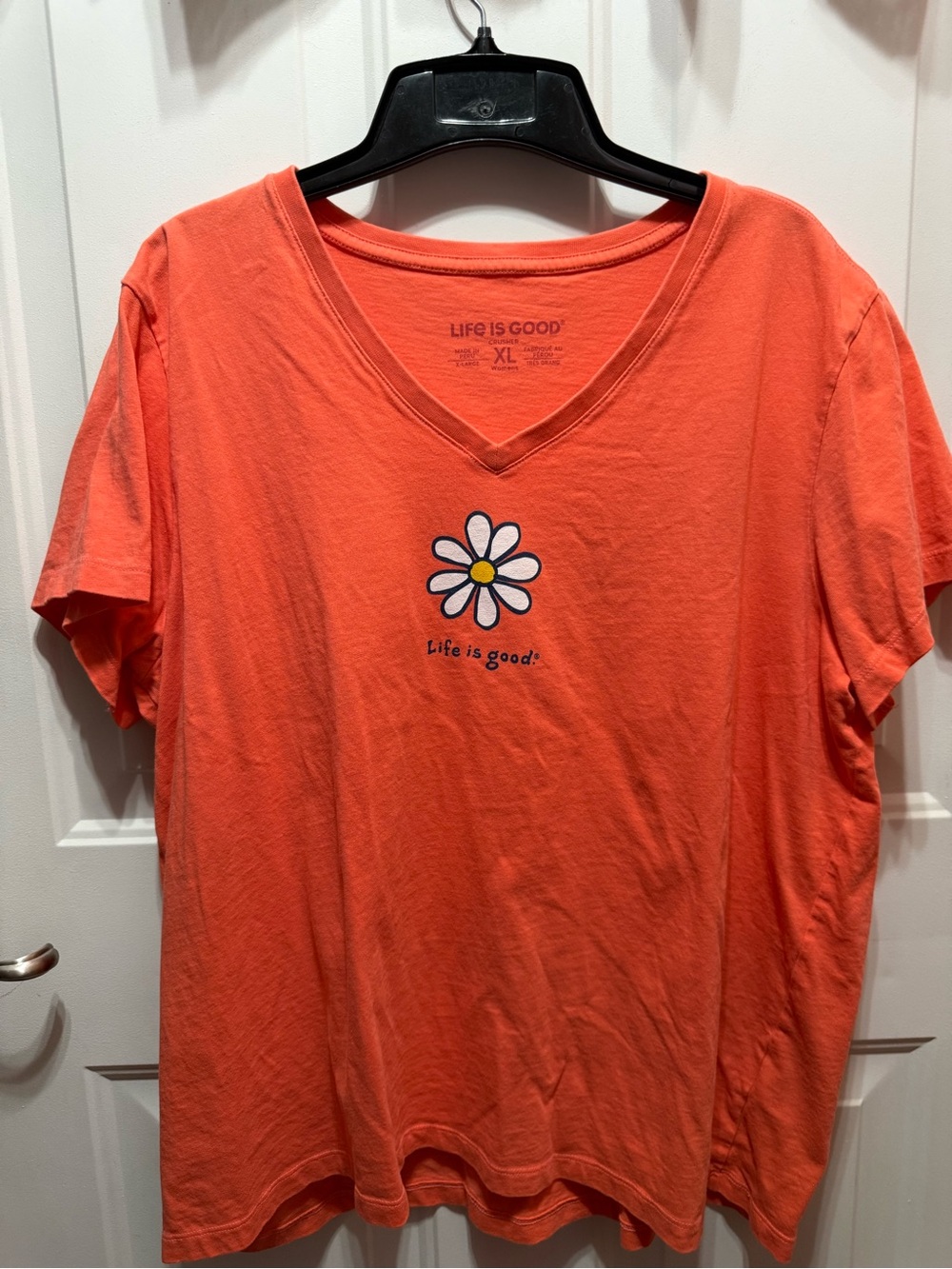 Life Is Good Coral-Orange Crusher V-Neck Tee with Daisy Graphic XL